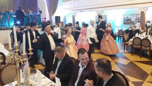 OTMENO KAO NEKAD: Svetosavski bal u čuvenom Kur salonu u Banji Koviljači (FOTO) OTMENO KAO NEKAD: Svetosavski bal u čuvenom Kur salonu u Banji Koviljači (FOTO)