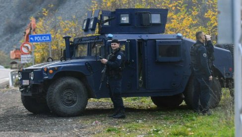 ШОКАНТАН ПОТЕЗ КУРТИЈЕВИХ ПОЛИЦАЈАЦА ПРЕД САХРАНУ СРПСКОГ МЛАДИЋА: Тело пред родитељима одвезли из куће на обдукцију