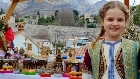 RAJ ZA SVA ČULA: Maslinijada u sunčevim zracima okupanom Starom Baru, a na štandovima mirisi i ukusi primorja i tradicije (FOTO) RAJ ZA SVA ČULA: Maslinijada u sunčevim zracima okupanom Starom Baru, a na štandovima mirisi i ukusi primorja i tradicije (FOTO)