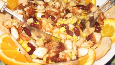 RECEPT ZA BRZI RUČAK: Egzotična salata sa pasuljem, piletinom i narandžom RECEPT ZA BRZI RUČAK: Egzotična salata sa pasuljem, piletinom i narandžom