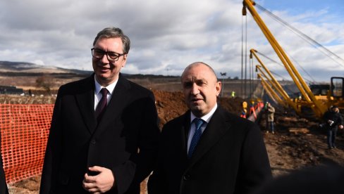 VUČIĆ U BUGARSKOJ: Predsednik obišao gradilište na kojem počinju radovi na gasnom interkonektoru (FOTO) VUČIĆ U BUGARSKOJ: Predsednik obišao gradilište na kojem počinju radovi na gasnom interkonektoru (FOTO)