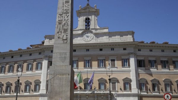 МЕЛОНИЈЕВА УВОДИ РЕФОРМЕ, ОПОЗИЦИЈА МИНИРА НА ТРГОВИМА: Највише италијанске законодавне институције за два дана усвојиле законе