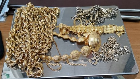 VISOKA KAPIJA SKRIVA RASKOŠ: Istražuje se kako je srpska porodica u Francuskoj prevarama stekla bogatstvo VISOKA KAPIJA SKRIVA RASKOŠ: Istražuje se kako je srpska porodica u Francuskoj prevarama stekla bogatstvo