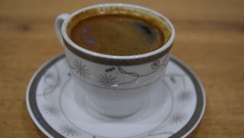 ДВЕ КАФЕ И ВОДЕ ПЛАТИО СКОРО 20 МАРАКА: Одлазак у кафић постао луксуз