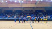 SUTRA POLUFINALNI MEČEVI: Paraćinci uživaju u amaterskom fudbalu mesnih zajednica (FOTO) SUTRA POLUFINALNI MEČEVI: Paraćinci uživaju u amaterskom fudbalu mesnih zajednica (FOTO)