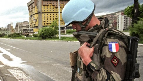 DVA PUTA POBILI SVOJE DA BI NATO KAZNIO SRBE: U insceniranoj eksploziji na sarajevskoj pijaci Markale stradalo 68 građana ovog grada DVA PUTA POBILI SVOJE DA BI NATO KAZNIO SRBE: U insceniranoj eksploziji na sarajevskoj pijaci Markale stradalo 68 građana ovog grada