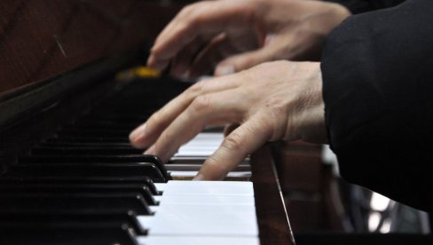 STRAVINSKI NA PROGRAMU MONKA: Koncert kamernog ansambla u Galeriji Arget STRAVINSKI NA PROGRAMU MONKA: Koncert kamernog ansambla u Galeriji Arget