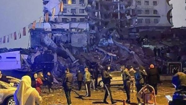 БРОЈ ЖРТАВА ЗЕМЉОТРЕСА ПРЕШАО 5.000: Преко 20.000 повређених у Турској