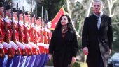 PRST U OKO SRBIMA Vijore zastave Kosova u CG - Đukanović ponosno dočekao Vljosu Osmani (VIDEO)