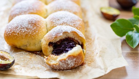 MIRISNO PECIVO DA ZAPOČNETE DAN : Buhtle sa džemom, po receptu naših baka (RECEPT) MIRISNO PECIVO DA ZAPOČNETE DAN : Buhtle sa džemom, po receptu naših baka (RECEPT)