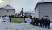 NE ŽELE NATO VOJNIKE NA SINJAJEVINI:  Protest građana pred kasarnom u Kolašinu                                                  