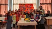 BAKIN KOLAČ ZA STO DANA ŠKOLE: Neobična akcija đaka prvaka u Ugljeviku BAKIN KOLAČ ZA STO DANA ŠKOLE: Neobična akcija đaka prvaka u Ugljeviku