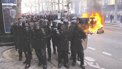 BRANITELJKA PRAVA ZABRINUTA ZBOG STANJA U FRANCUSKOJ: Opasna preventivna hapšenja, privedeno više od 420 ljudi