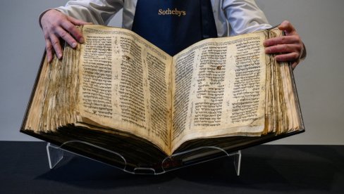 БИБЛИЈУ ЋЕ ЗАБРАНИТИ Српски научник упозорава - Цитирање одређених стихова могло бити проглашено говором мржње (ВИДЕО)