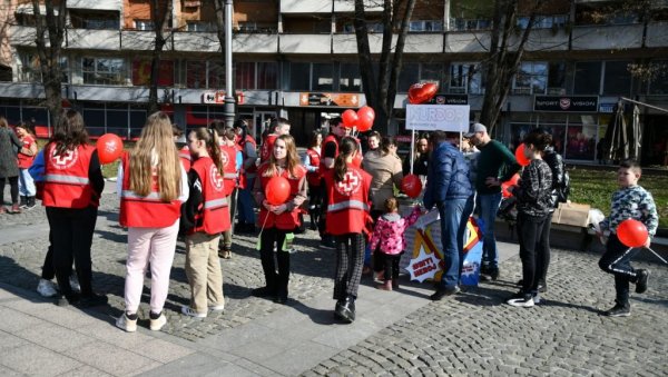 ПОДРШКА МАЛИМ ХЕРОЈИМА: И у Краљеву обележен Светски дан деце оболеле од рака