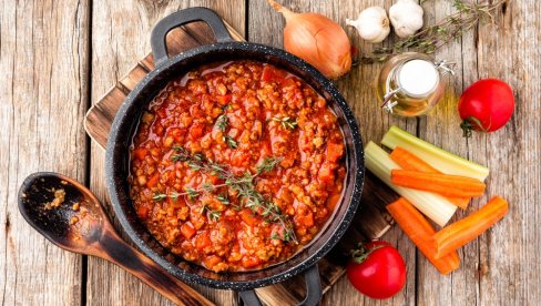 ITALIJANSKI KUVAR OTKRIVA: Jedini ispravan recept za pripremu bolonjeze sosa ITALIJANSKI KUVAR OTKRIVA: Jedini ispravan recept za pripremu bolonjeze sosa