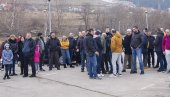 MIRNI PROTESTI ISPRED RUDNIKA I TERMOELEKTRANE: U Gackom se okupili građani nezadovoljni prijemom radnika u javna preduzeća