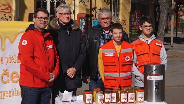 ПРОДАЈОМ МЕДА ПОМАЖУ НАРОДИМА ТУРСКЕ И СИРИЈЕ: Суботички пчелари прикупљају новац за погођене разорним земљотресима