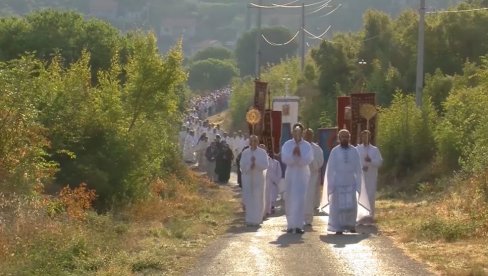 СРПСКЕ СВЕЋЕ ЈОШ СИЈАЈУ У ПРЕБИЛОВЦИМА: Обележава се 83 године од једног од најстрашнијих злочина у НДХ