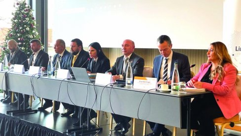 DIJASPORA ŽELJNA DA INVESTIRA U SRBIJI: PKS organizovala tri investicione konferencije