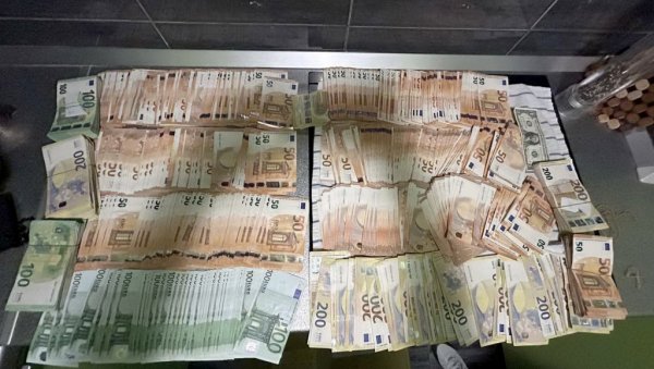 У АКЦИЈИ ИНФИНИТИ 16 УХАПШЕНИХ Огласила се полиција: Преварили 200 страних држављана за 20 милиона долара У АКЦИЈИ ИНФИНИТИ 16 УХАПШЕНИХ Огласила се полиција: Преварили 200 страних држављана за 20 милиона долара