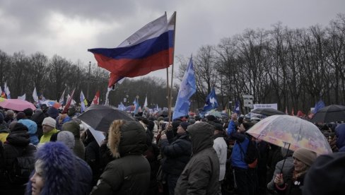 НИЈЕ НАШ РАТ На улице Берлина изашло 10.000 људи против наоружавања Украјине (ФОТО)