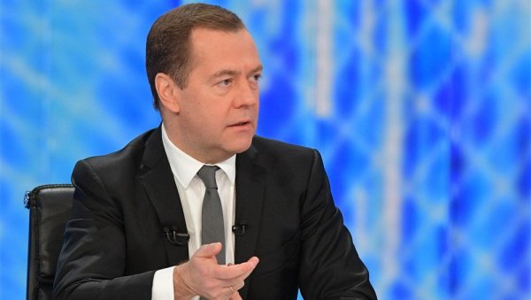 ПОТОМЦИ КОЛОНИЗАТОРА СЕ ОЧАЈНИЧКИ ДРЖЕ СВОГ НАСЛЕЂА Медведев: Запад не штеди средства да очува своју доминацију