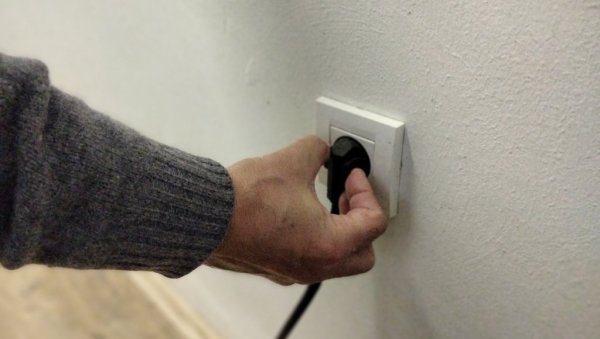 ЗЕМУНЦИ БЕЗ СТРУЈЕ: Радови на електричној мрежи ЗЕМУНЦИ БЕЗ СТРУЈЕ: Радови на електричној мрежи
