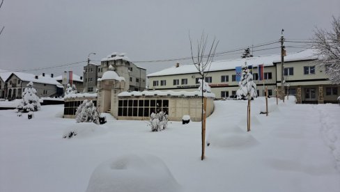 SNEG NE PRESTAJE DA PADA 24 ČASA: Na području Sokoca neprohodni gotovo svi putevi, deo opštine ima probleme sa snabdevanjem strujom