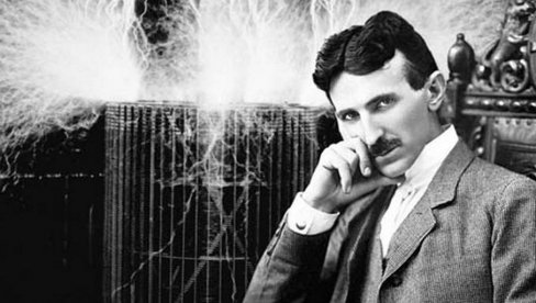 УМРО СА МИШЉУ КАКО ДА ЗАУСТАВИ СВЕТСКИ РАТ: Теслини посмртни остаци пренети из САД бродом Србија тек 1957. године