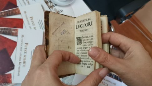 MISTERIJA HISTORIJE UNIVERZE: Najstarija knjiga u kruševačkom istorijskom arhivu ima 216 listova i štampana je u veneciji 1721. godine MISTERIJA HISTORIJE UNIVERZE: Najstarija knjiga u kruševačkom istorijskom arhivu ima 216 listova i štampana je u veneciji 1721. godine