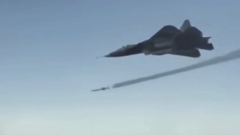 SU-57 KRSTARI NEBOM UKRAJINIE: Kijev nema odbranu dok ruski stelt lovci 5. generacije uništavaju ciljeve (VIDEO)