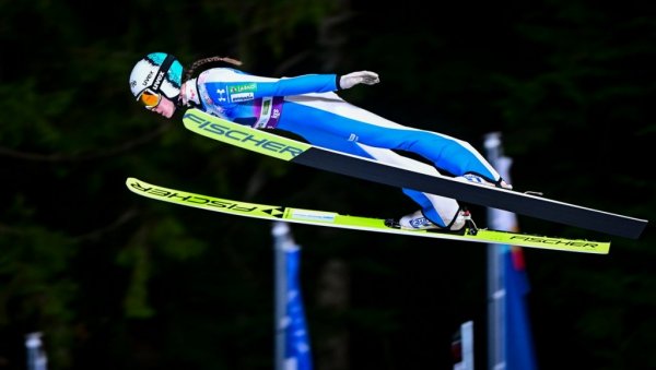 СЛОВЕНКА ОБОРИЛА РЕКОРД: Ема Клинец оборила светски рекорд у скијашким скоковима