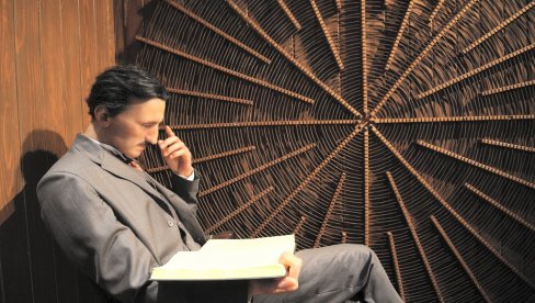 У ЗАГРЕБУ СЕ ДРУЖИО САМО СА СРПСКОМ ОМЛАДИНОМ: Студентима Никола Тесла упутио савет да се чувају жена