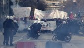 НЕРЕДИ У АТИНИ: Полиција употребила шок бомбе и сузавац (ВИДЕО)