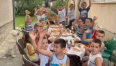 ХУМАНИ МАЛИШАНИ КОД ЉУБОВИЈЕ: Продавали наруквице, новац дали за племените сврхе ХУМАНИ МАЛИШАНИ КОД ЉУБОВИЈЕ: Продавали наруквице, новац дали за племените сврхе