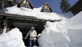 БЕЗ СТРУЈЕ ВИШЕ ОД 400.000 ЉУДИ: Ванредно стање у многим америчким окрузима БЕЗ СТРУЈЕ ВИШЕ ОД 400.000 ЉУДИ: Ванредно стање у многим америчким окрузима