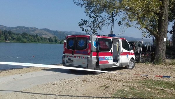 ДРАГО МИ ЈЕ ШТО САМ СПАСИО ЈЕДАН МЛАДИ ЖИВОТ Храбри лађар извукао девојку (17) која је скочила са моста у Новом Саду