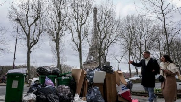 ПАРИЗ СЕ ГУШИ У 5.000 ТОНА СМЕЋА: Пацови шетају по улицама, крај кризе ни на видику