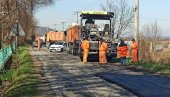 ZBOG BEZBEDNOSTI ĐAKA NA DRŽAVNOM PUTU: Asfalt i usporivači saobraćaja kraj potočke škole