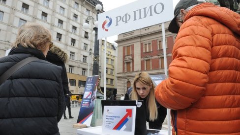 ZA SAMO JEDAN DAN 100.000 PRIJAVLJENIH: Veliko interesovanje za penzionerske kartice (FOTO) ZA SAMO JEDAN DAN 100.000 PRIJAVLJENIH: Veliko interesovanje za penzionerske kartice (FOTO)