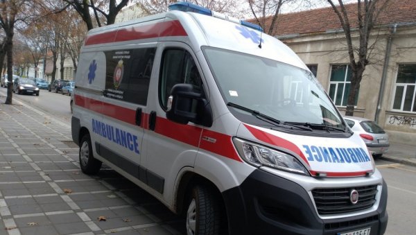 ПОВРЕЂЕН ВАТРОГАСАЦ НА ДУЖНОСТИ: Младић задобио повреде приликом гашења пожара данас у Ветернику