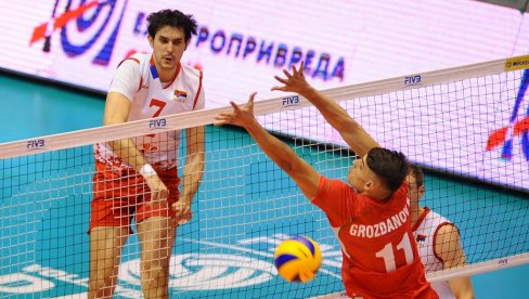 NIKAD NISAM ŽURIO: Legendarni odbojkaš Dragan Stanković i u 40. godini igra sa istim žarom kao na početku bogate karijere NIKAD NISAM ŽURIO: Legendarni odbojkaš Dragan Stanković i u 40. godini igra sa istim žarom kao na početku bogate karijere