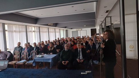 TREBINJE BILO DOMAĆIN: Skup direktora obrazovnih ustanova Srbije i Srpske TREBINJE BILO DOMAĆIN: Skup direktora obrazovnih ustanova Srbije i Srpske