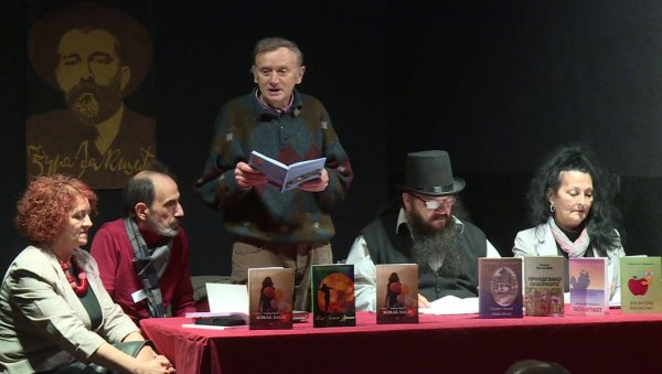 ЈАГОДИНСКИ ПЕСНИЦИ УГОСТИЛИ КОЛЕГЕ ИЗ ПАНЧЕВА: Представили стваралаштво публици ЈАГОДИНСКИ ПЕСНИЦИ УГОСТИЛИ КОЛЕГЕ ИЗ ПАНЧЕВА: Представили стваралаштво публици