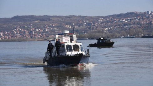 ИСКАКАЊЕ ИЗ ЧАМЦА НАЈЧЕШЋИ УЗРОК НЕСРЕЋА НА РЕКАМА Полиција упозорава: Водите рачуна о безбедности како би се спречиле трагедије
