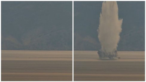 DETONIRANA OGROMNA MINA U RIJECI: Pogledajte snimak - stub vode se digao u vazduh (VIDEO) DETONIRANA OGROMNA MINA U RIJECI: Pogledajte snimak - stub vode se digao u vazduh (VIDEO)