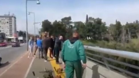 BAKA SKOČILA SA MOSTA DRŽEĆI UNUČE U NARUČJU: Novosti saznaju detalje stravične nesreće u Podgorici (VIDEO) BAKA SKOČILA SA MOSTA DRŽEĆI UNUČE U NARUČJU: Novosti saznaju detalje stravične nesreće u Podgorici (VIDEO)
