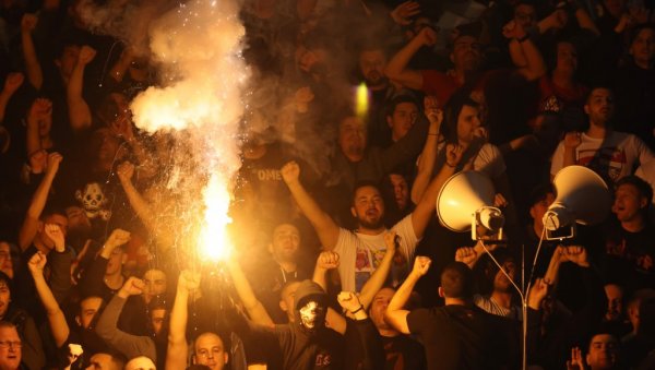 ГРОБАРИМА НИЈЕ БИТНО МЕСТО НИ ВРЕМЕ: Спектакуларан дочек кошаркаша након победе над Монаком