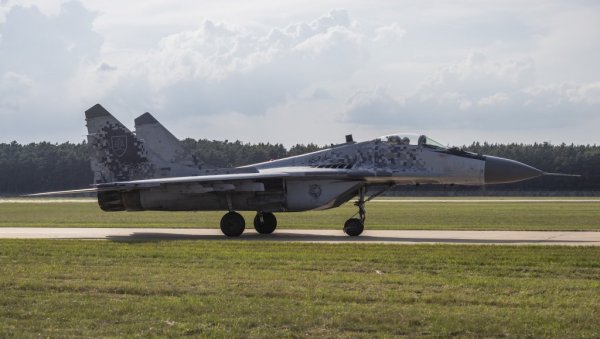 МОГУ ДА ЛЕТЕ, АЛИ НЕ И ДА СЕ БОРЕ: Словачке МиГ-29 „сређивали“ руски мајстори